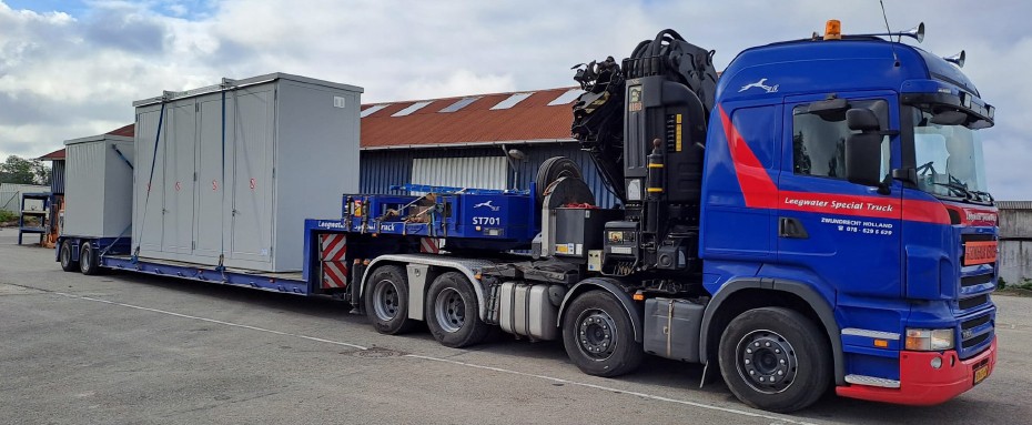 Transport van brandwerende opslagcontainers